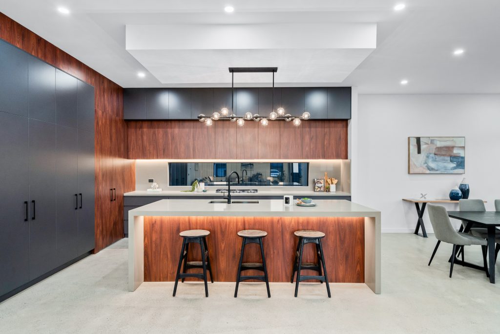 Image shows a boutique open-plan kitchen, living, and dining area, designed by Benelong Projects, Sydney based home builders.
