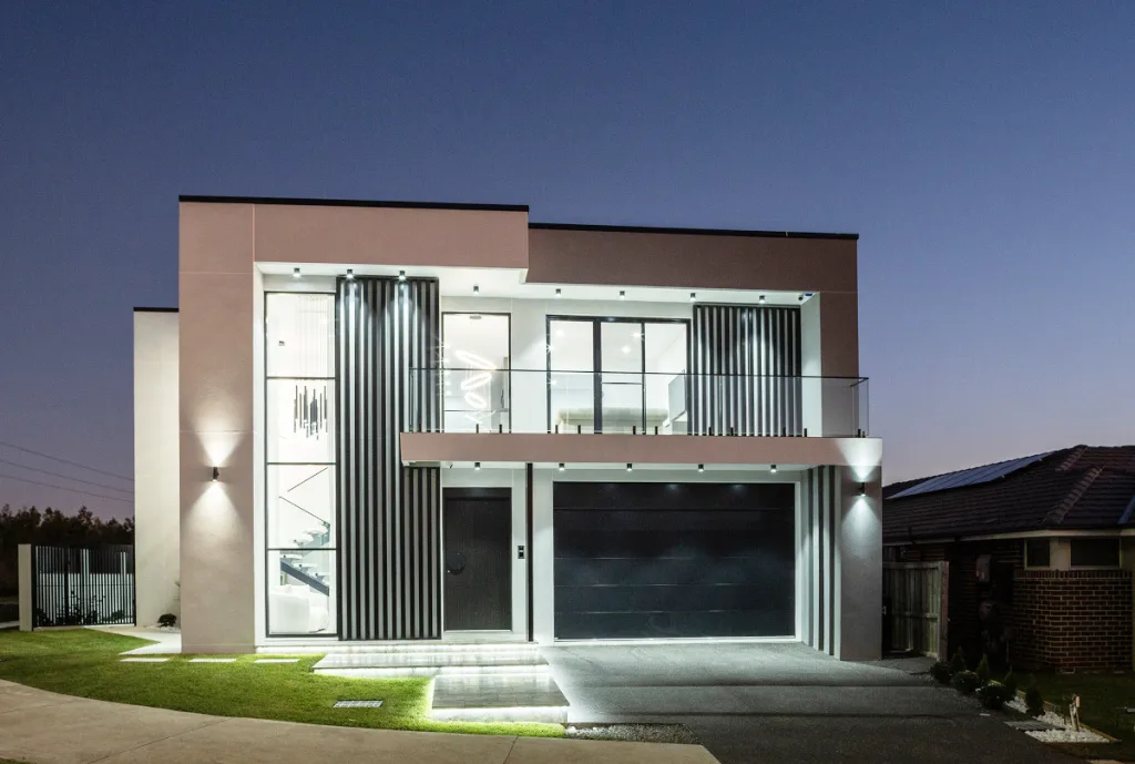 Image shows the exterior of a home built by Benelong Projects in Gledswood Drive, Sydney NSW